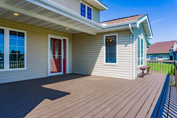 1002 Bluestem LN, Lester Prairie, MN 55354