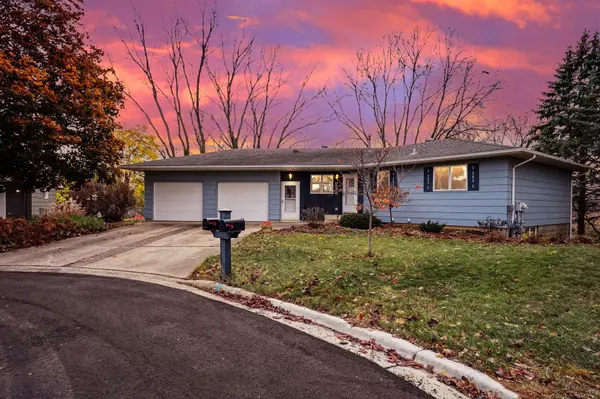728 Colonial CIR,  Faribault,  MN 55021