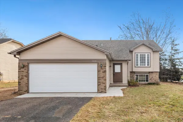 7420 157th ST W,  Apple Valley,  MN 55124