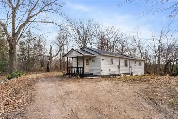 938 Mains Crossing AVE, Apple River Twp, WI 54001