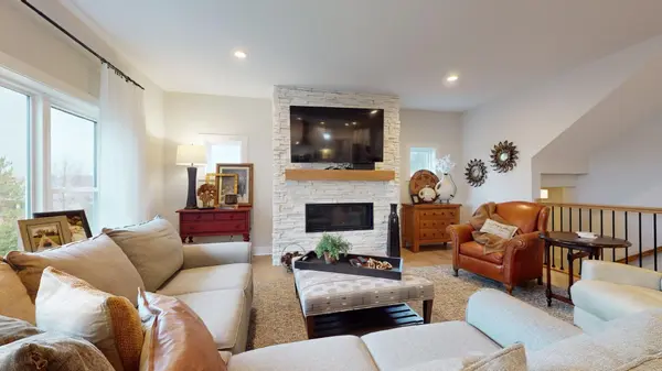 613 Remington CT, Rosemount, MN 55123
