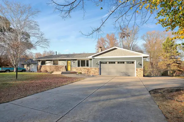 126 Kampa CIR, Monticello, MN 55362