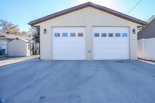 106 5th AVE W, Fargo, ND 58078