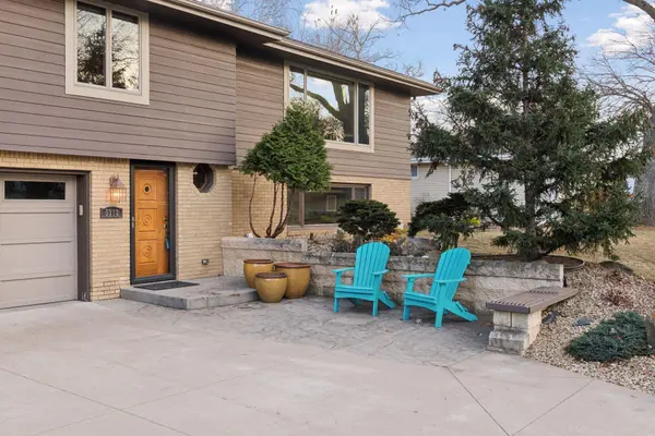 5313 Matterhorn DR NE, Fridley, MN 55421