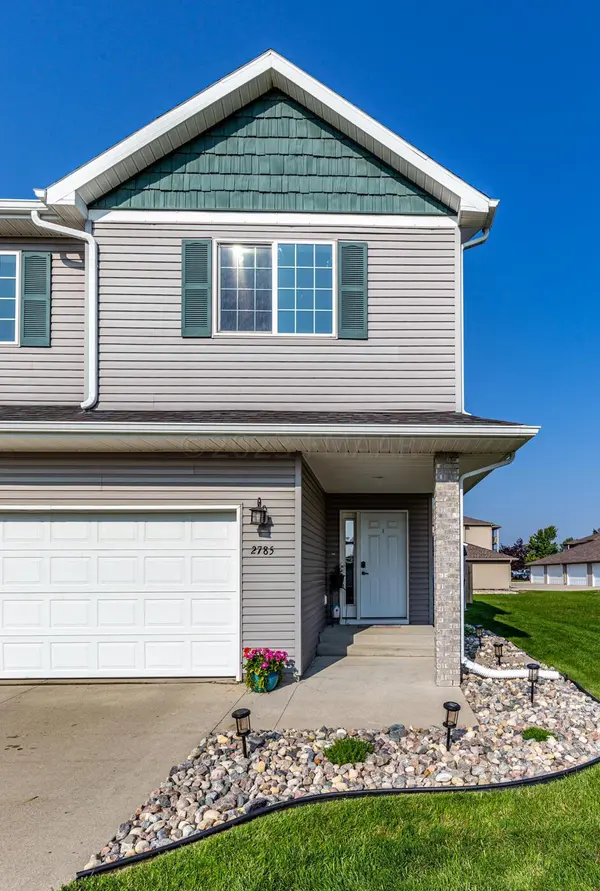 2785 UMBER CT S, Fargo, ND 58104