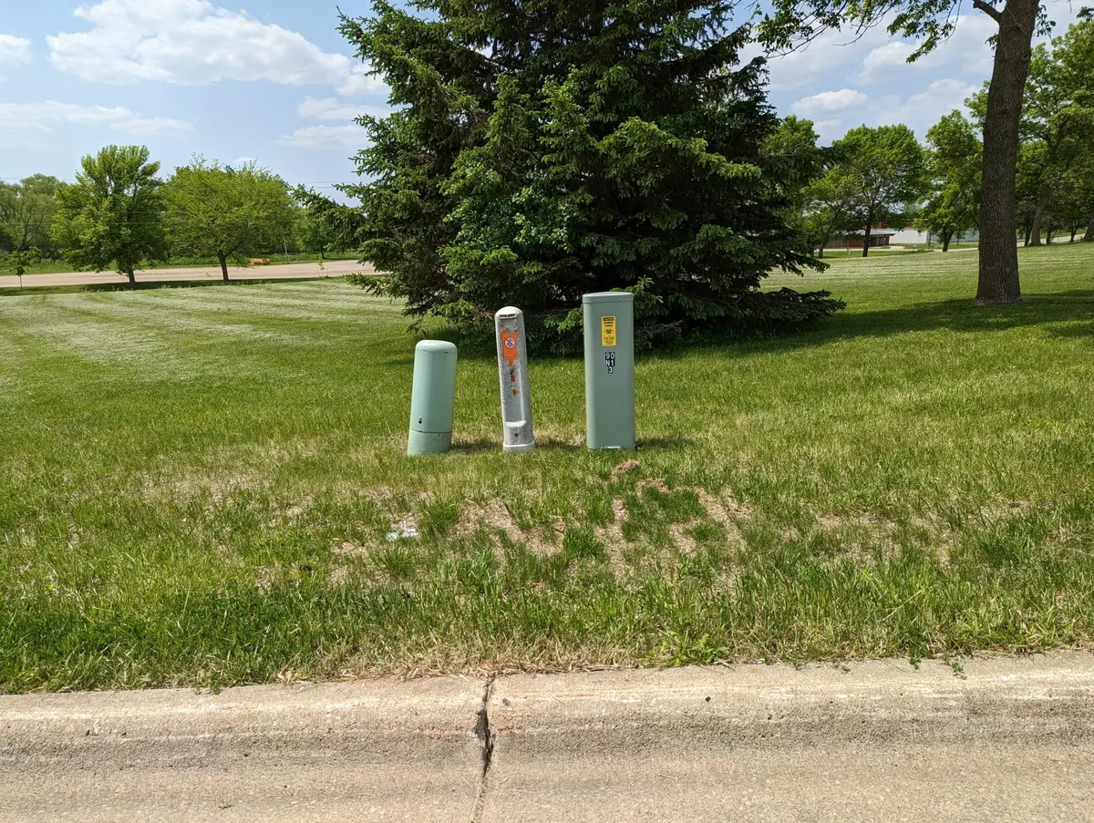 2801 & 2805 Campus DR, Albert Lea, MN 56007