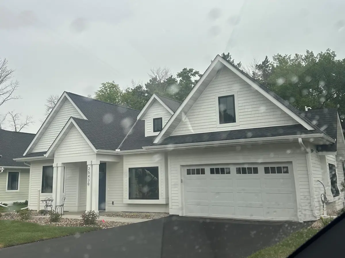 25430 Park LN, Shorewood, MN 55331