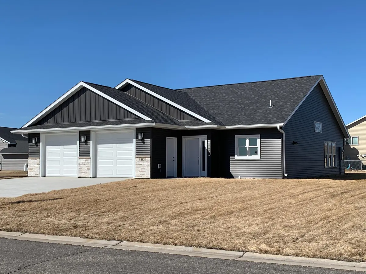 883 Escalade LN SE, Owatonna, MN 55060