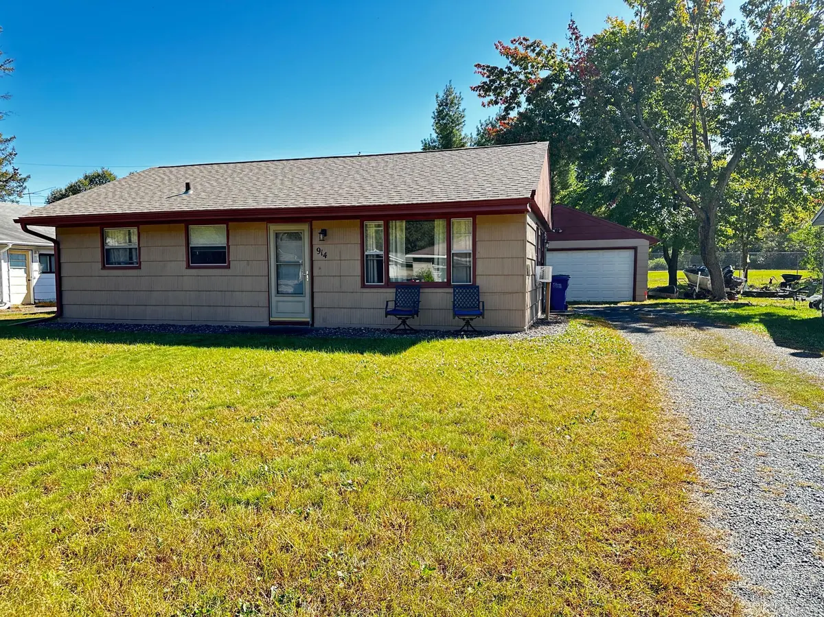 914 Geiger ST, Osceola, WI 54020