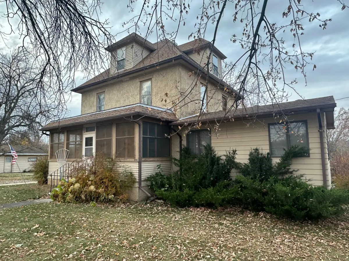 374 Maple ST NE, Mazeppa, MN 55956