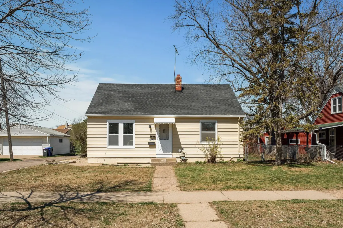 2045 Thure AVE, Saint Paul, MN 55116