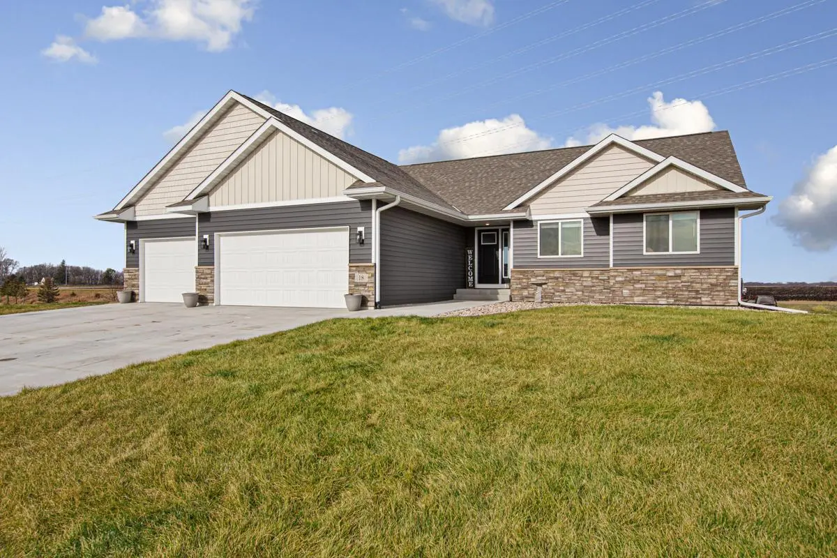 18 Sunset CT, North Mankato, MN 56003