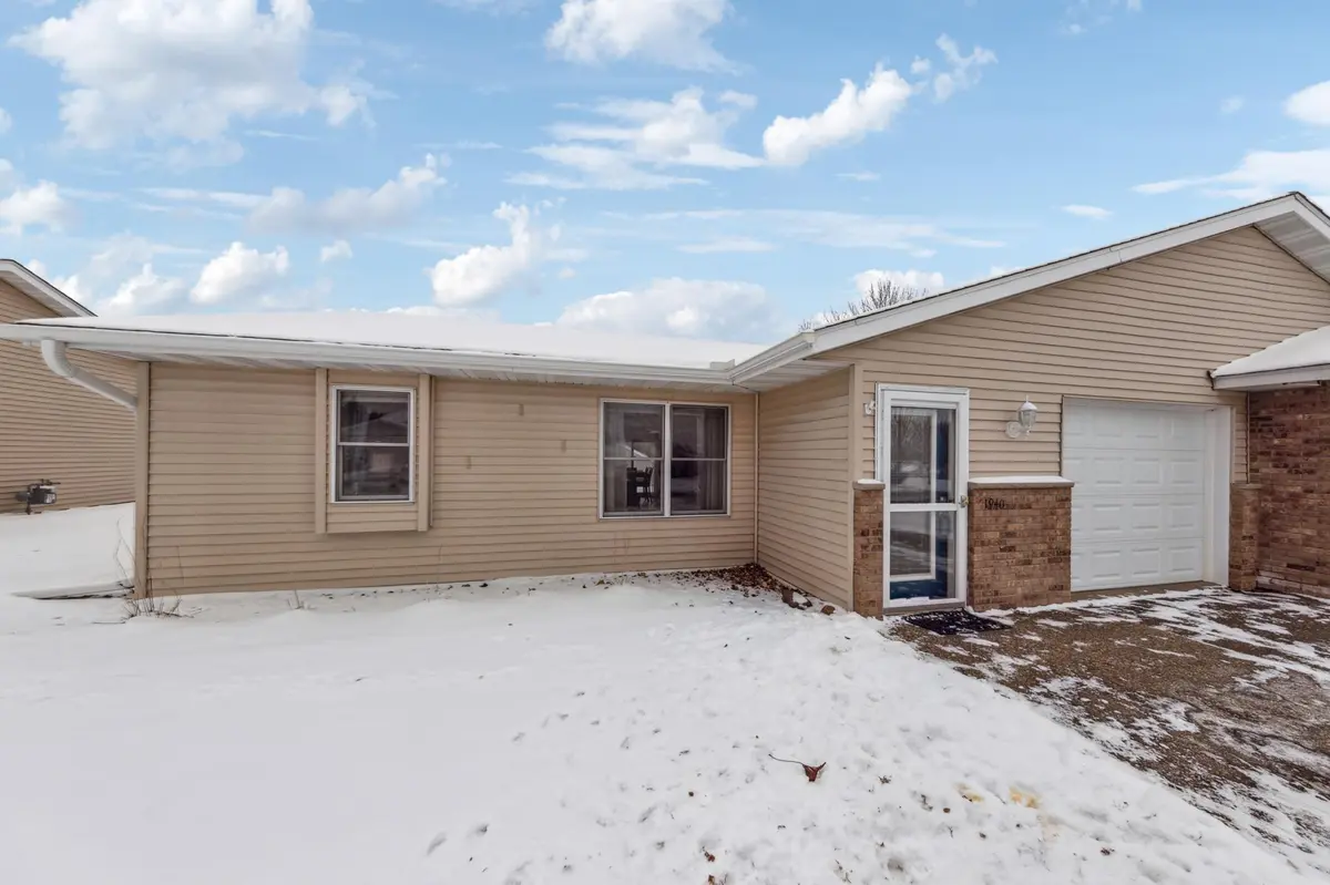 1940 Windmill DR, Baldwin, WI 54002