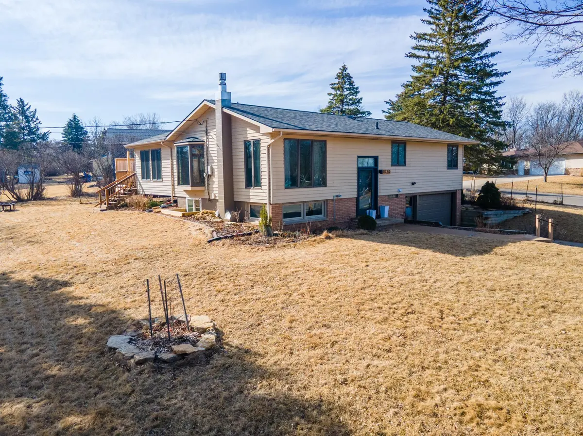 1020 Orchard CT SW, Rochester, MN 55902