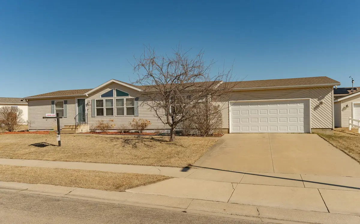 3875 Winesap Dr NW, Rochester, MN 55901