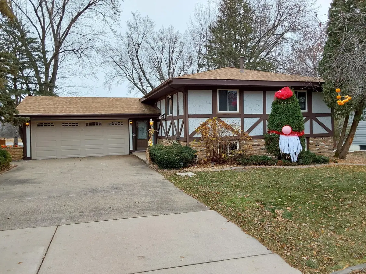 131 E Golden Lake LN, Circle Pines, MN 55014