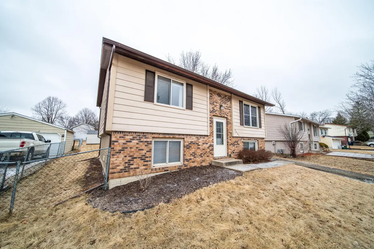 2547 Carla LN NW, Rochester, MN 55901