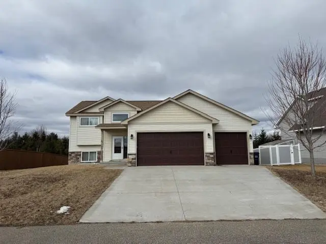 31768 Newport Curve, Lindstrom, MN 55045