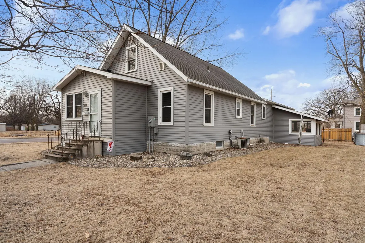 422 8th ST SE, Waseca, MN 56093