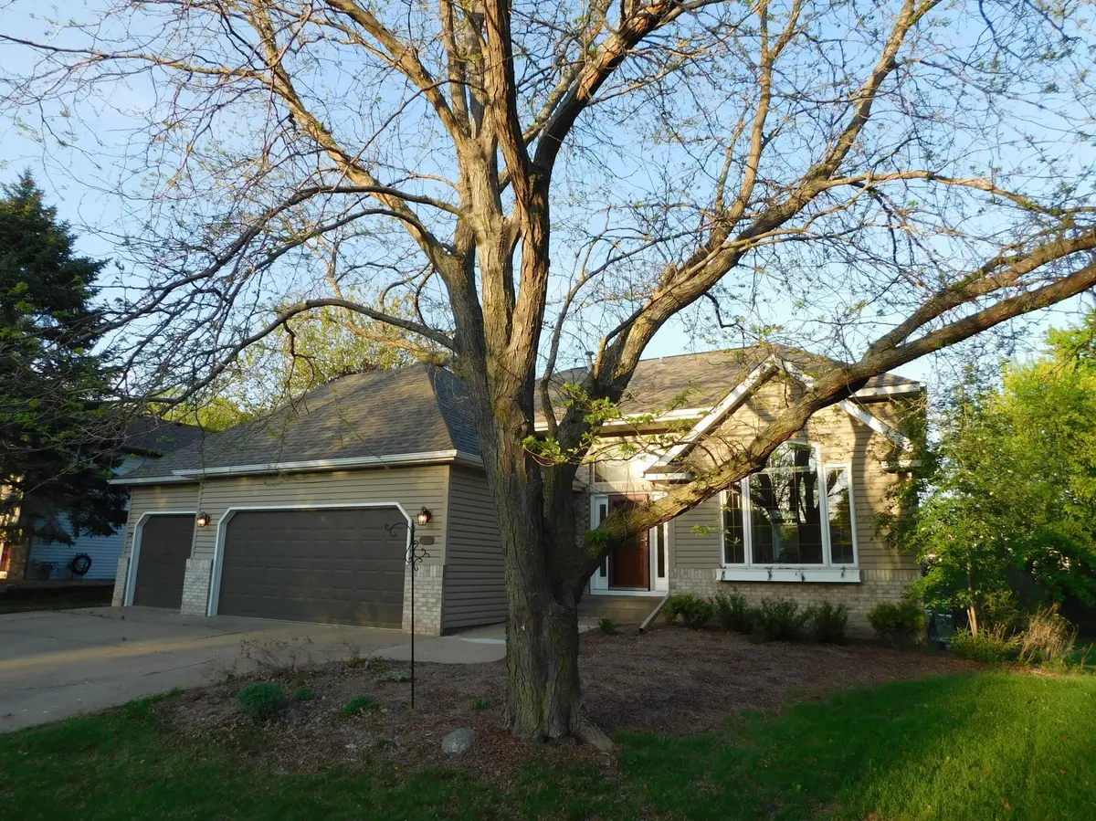 6462 Kingfisher CT, Lino Lakes, MN 55014