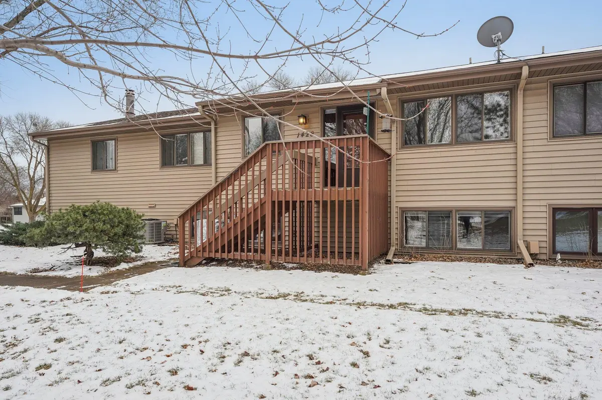 1428 Arden View DR, Arden Hills, MN 55112