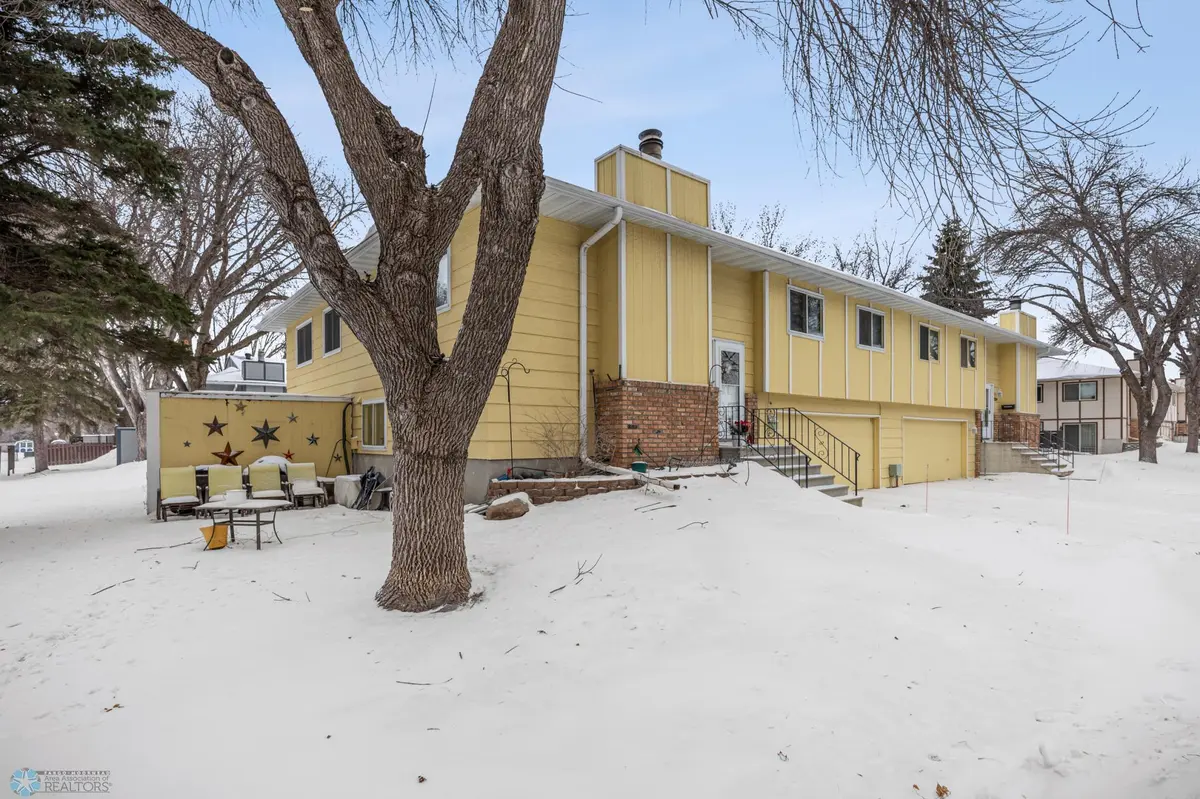 2331 4th AVE S, Moorhead, MN 56560