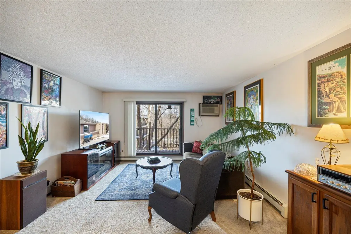 5697 Green Circle DR #210, Hopkins, MN 55343