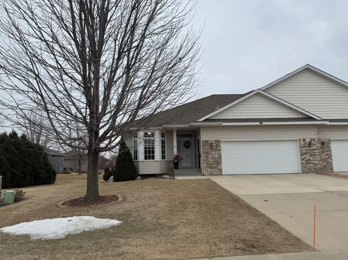 2885 Meadowview LN NE, Owatonna, MN 55060