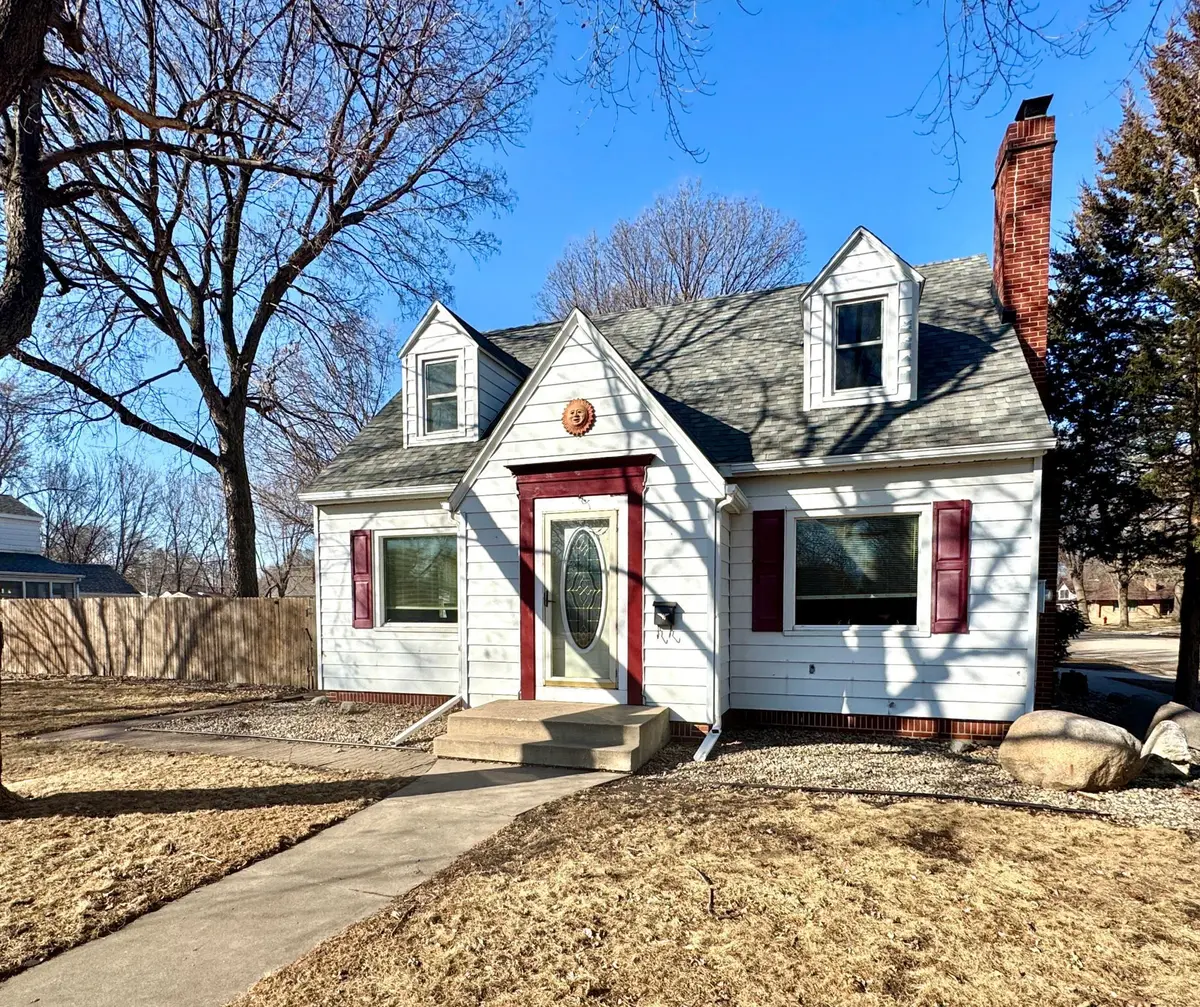 702 9th ST SW, Willmar, MN 56201