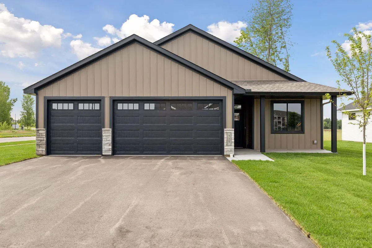 725 Margaret LN NE, Isanti, MN 55040