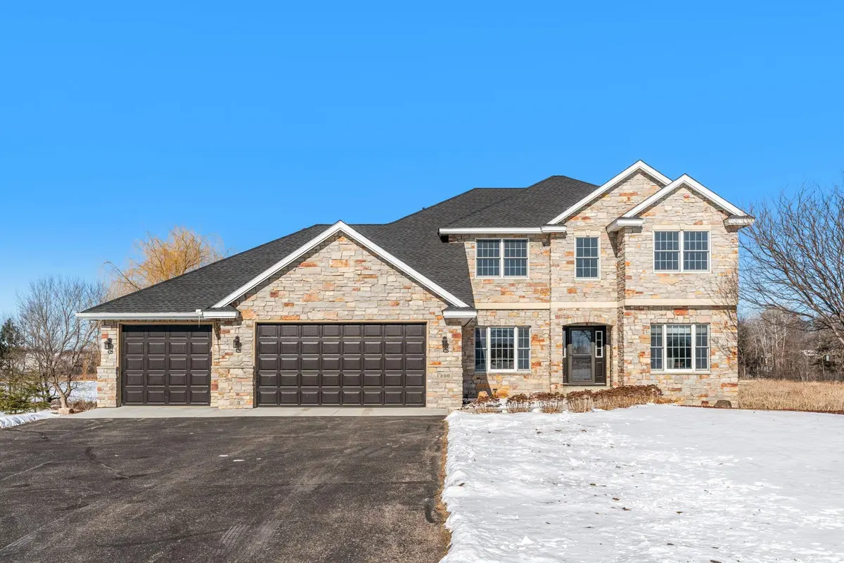 800 Hahn DR, Shakopee, MN 55379