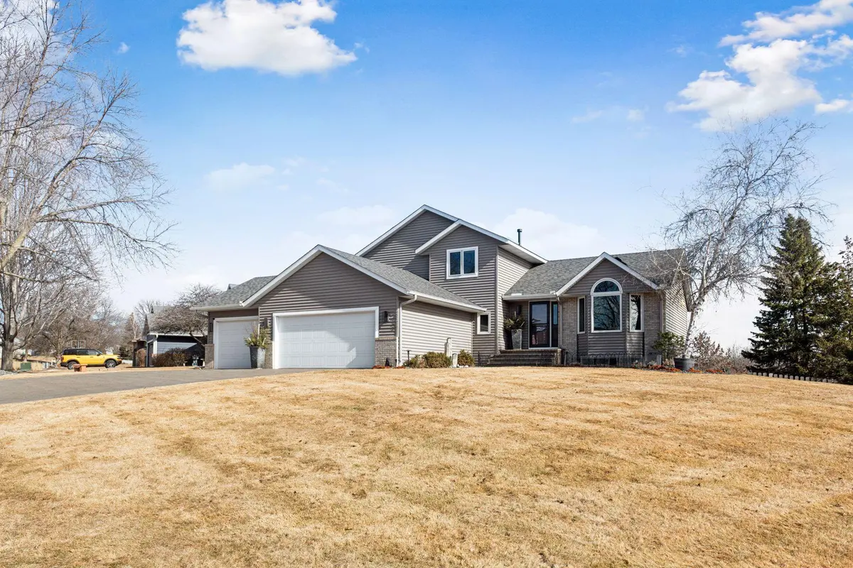5435 Vinewood LN N, Plymouth, MN 55442