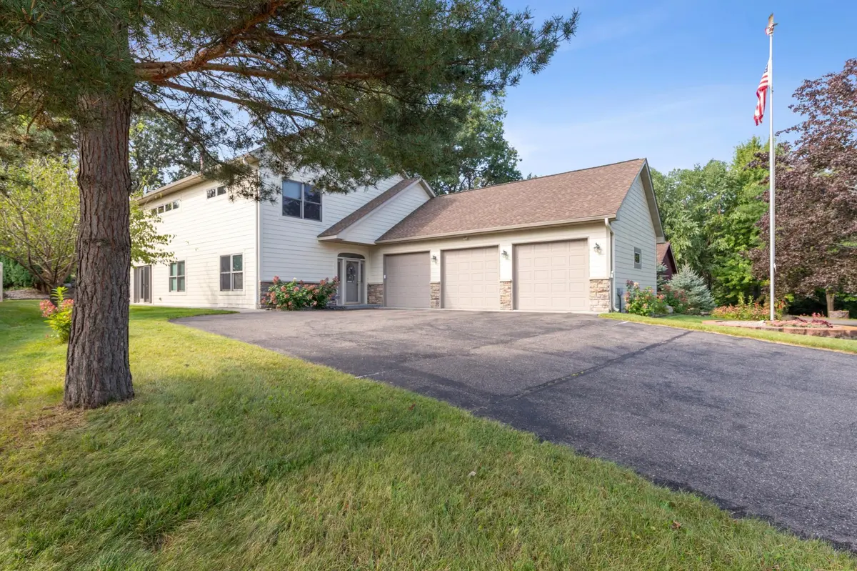 1946 77th ST W, Inver Grove Heights, MN 55077
