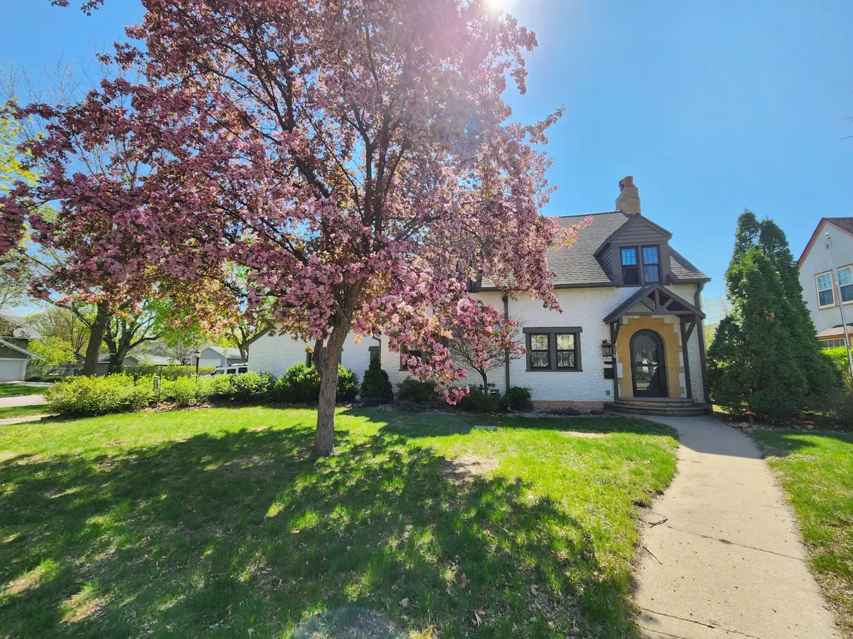 425 N 3rd ST, Saint Peter, MN 56082