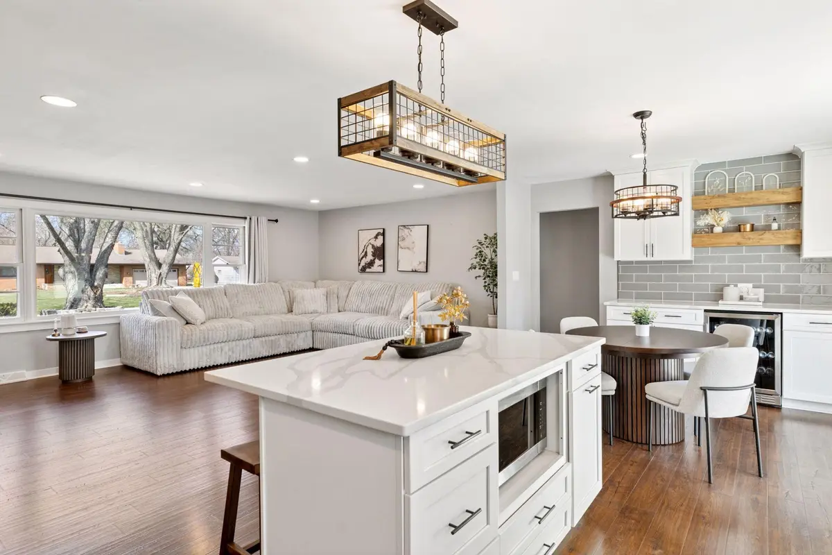 188 Jerrold AVE, Shoreview, MN 55126