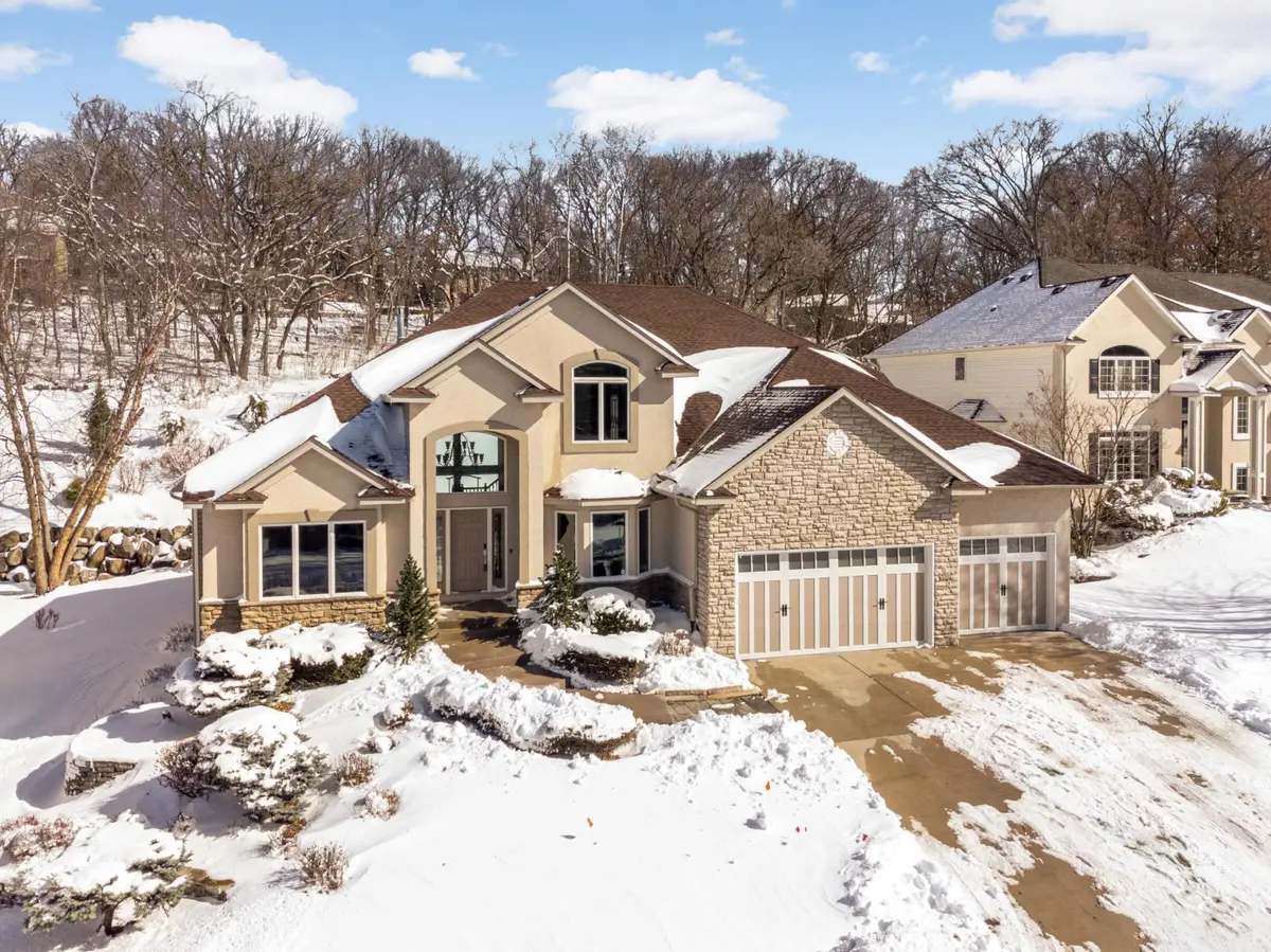 1475 Pinetree TRL, Eagan, MN 55122