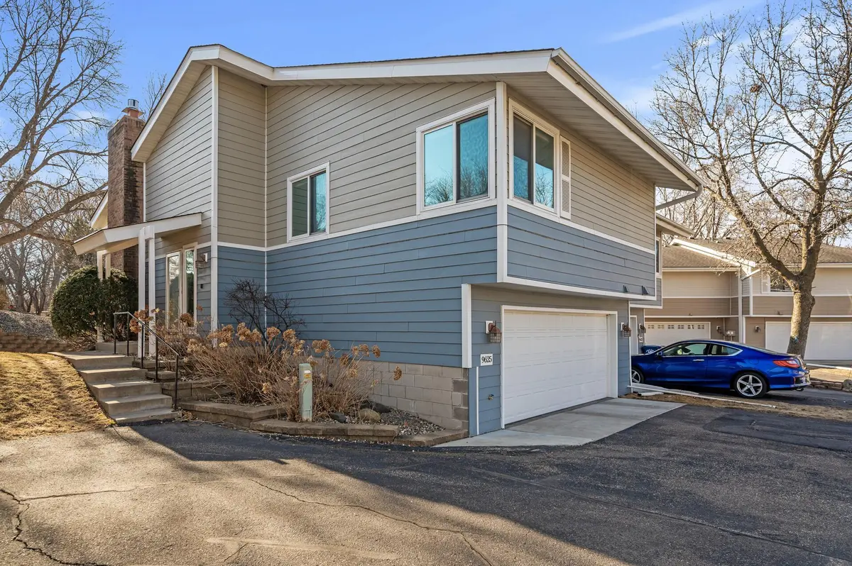 9625 Brighton LN, Eden Prairie, MN 55347