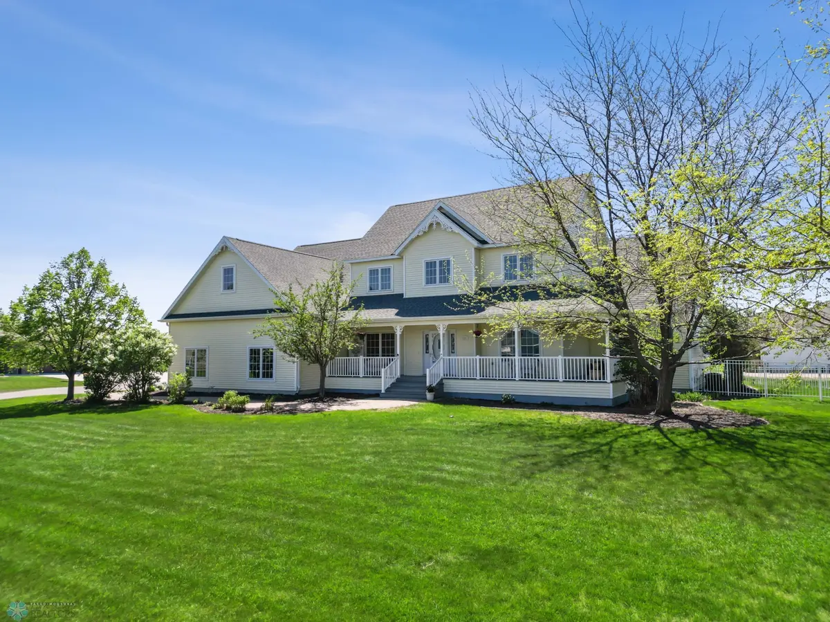 210 Hackberry CT, Kindred, ND 58051