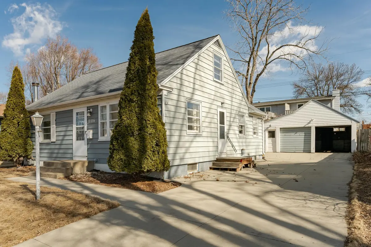 1006 12th AVE NW, Rochester, MN 55901