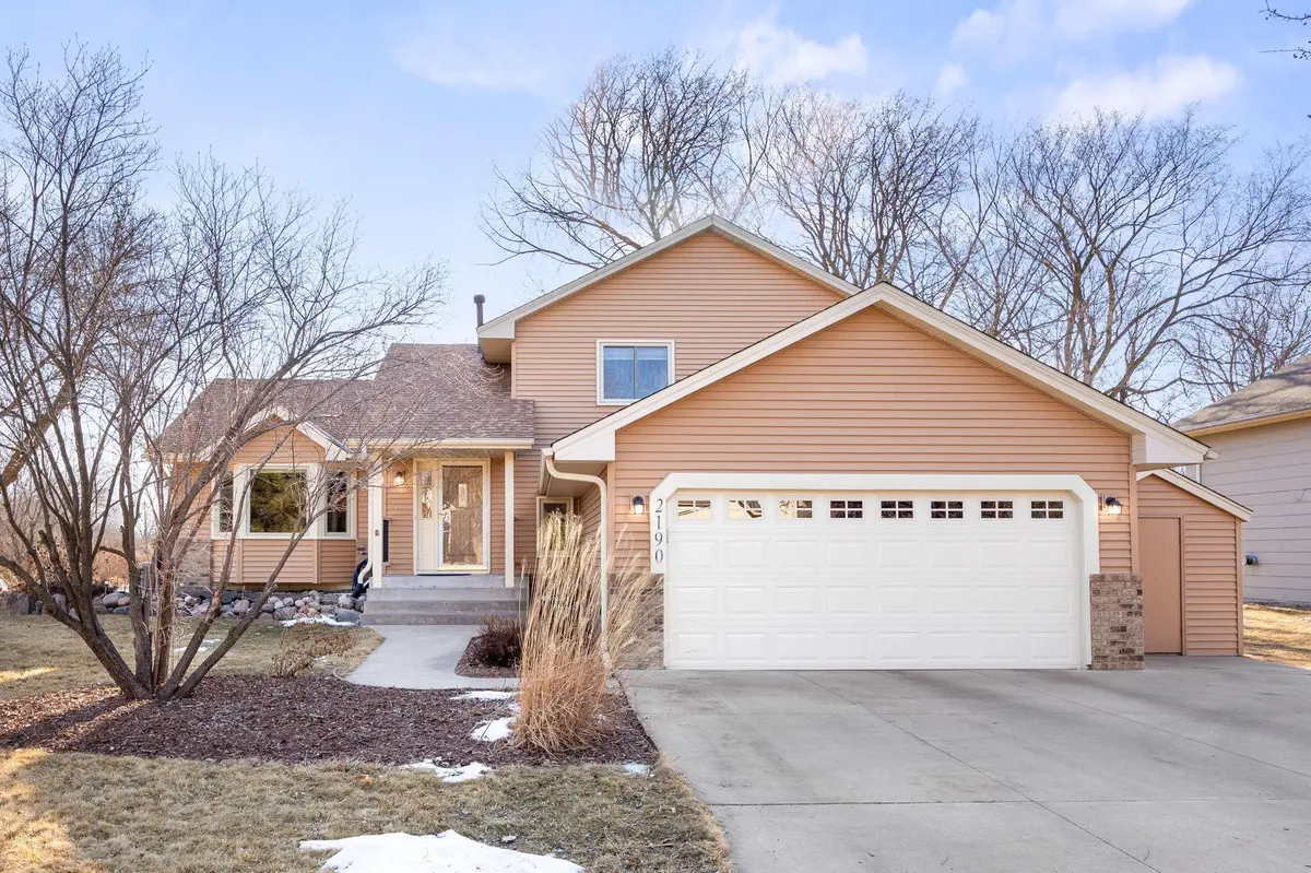 2190 Schoolmaster DR, Chaska, MN 55318