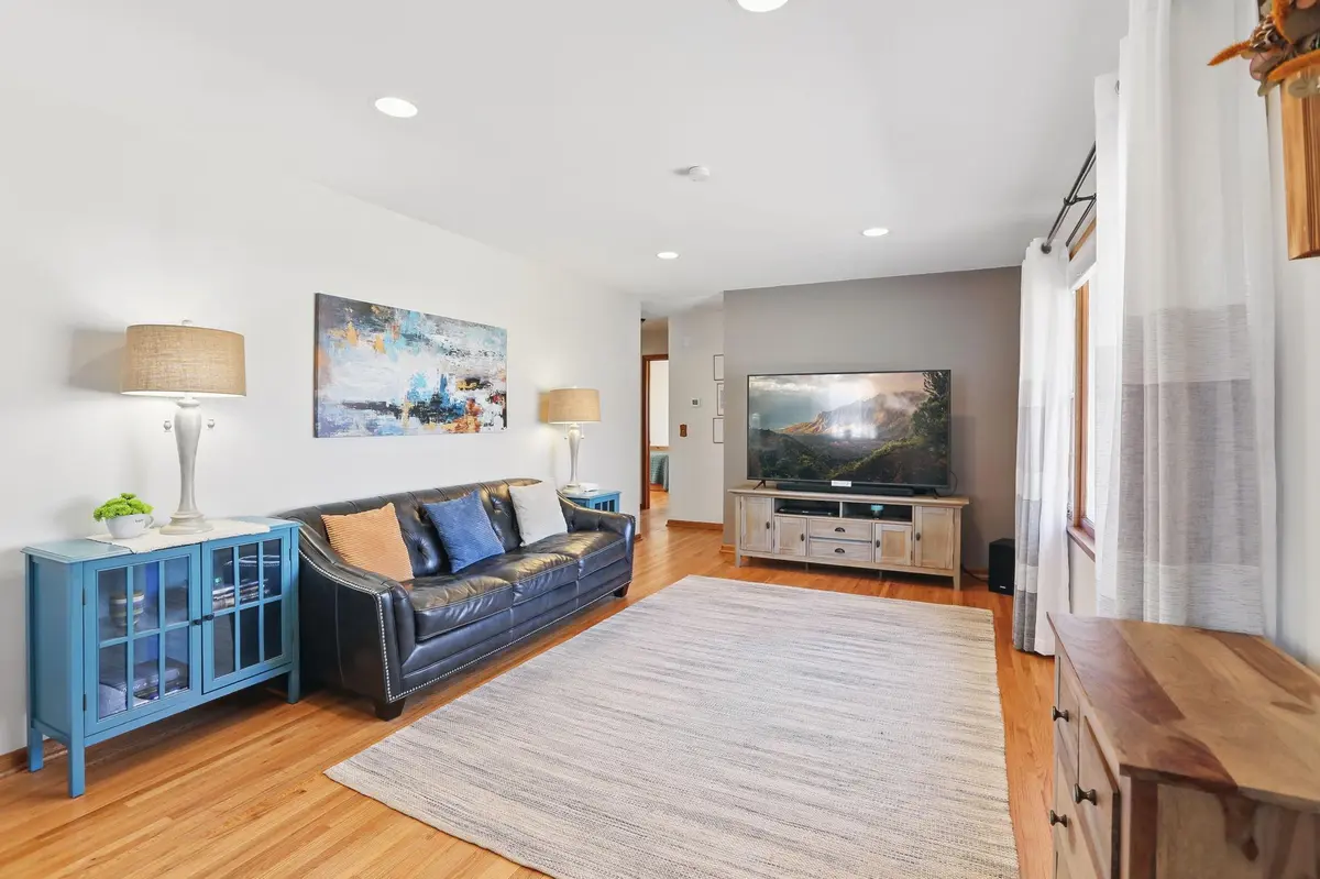 602 Ballantyne LN NE, Spring Lake Park, MN 55432