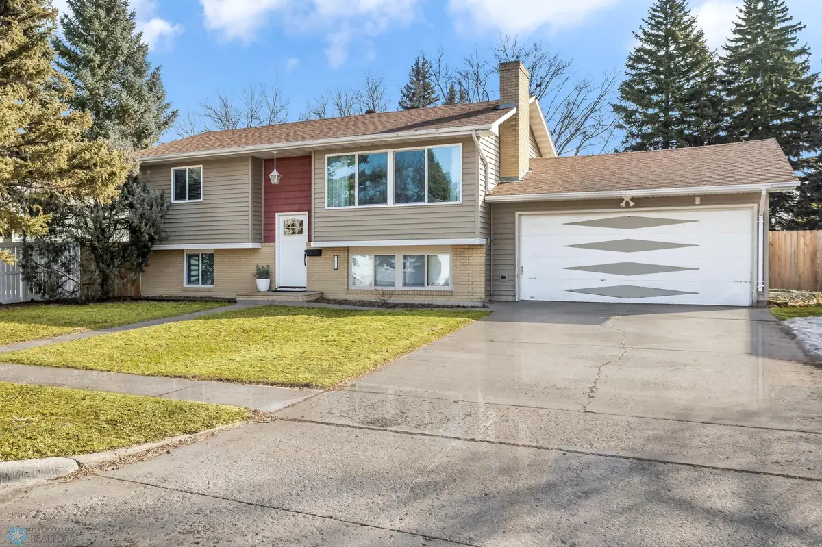 2408 13th ST S, Moorhead, MN 56560