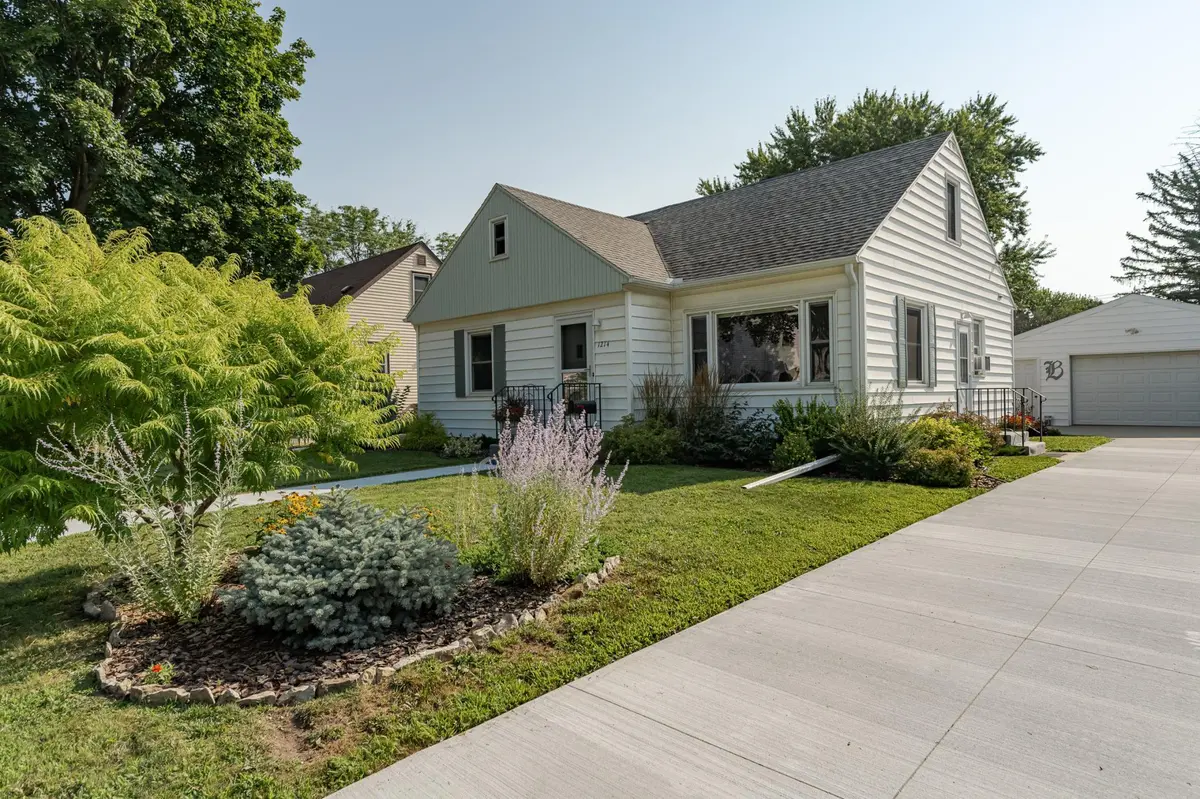 1214 10 1/2 AVE NW, Rochester, MN 55901