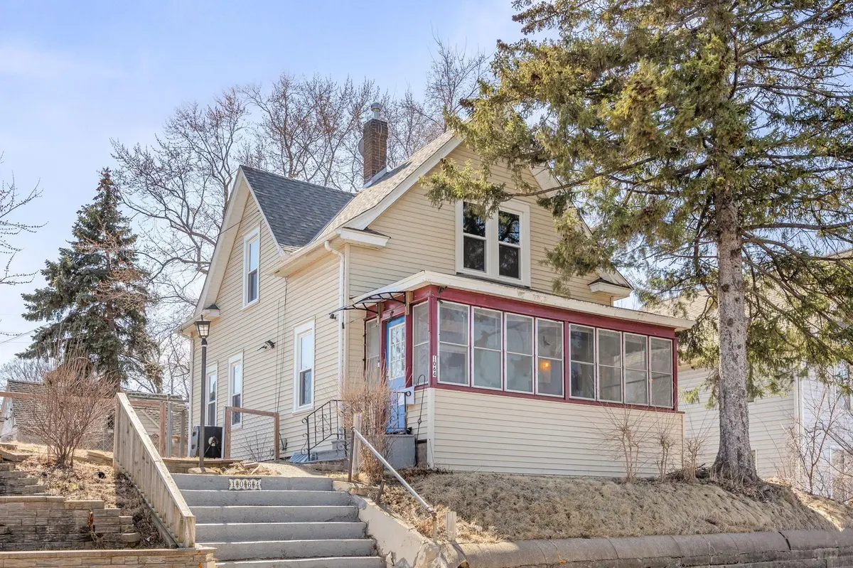 1064 Pacific ST, Saint Paul, MN 55106