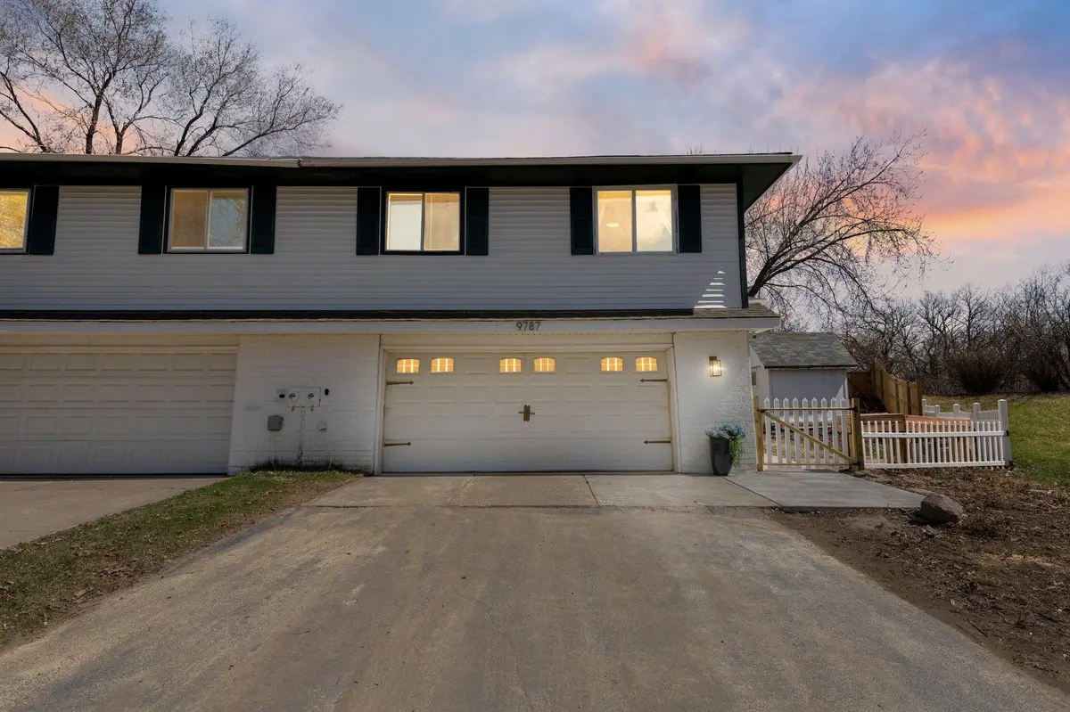 9787 Cavell CIR, Bloomington, MN 55438