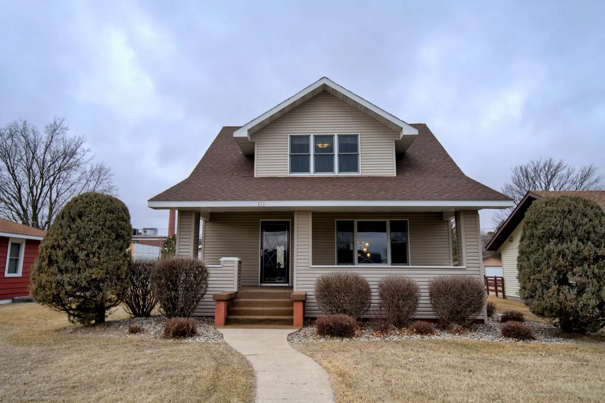 210 6th ST E, Browerville, MN 56438