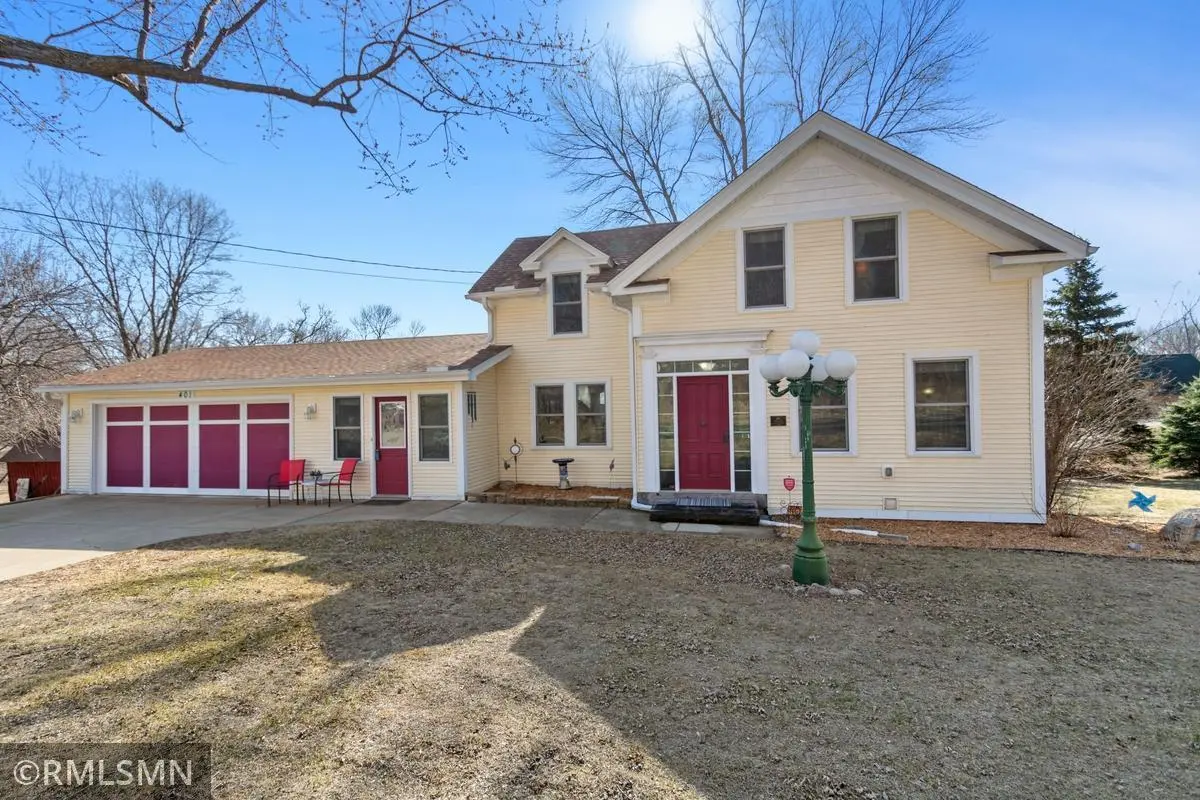 401 Main ST W, Carver, MN 55315