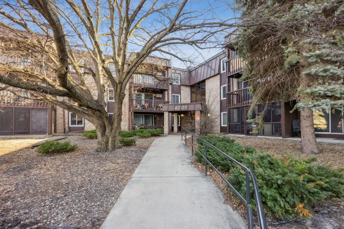 4201 Lakeside AVE N #117, Brooklyn Center, MN 55429
