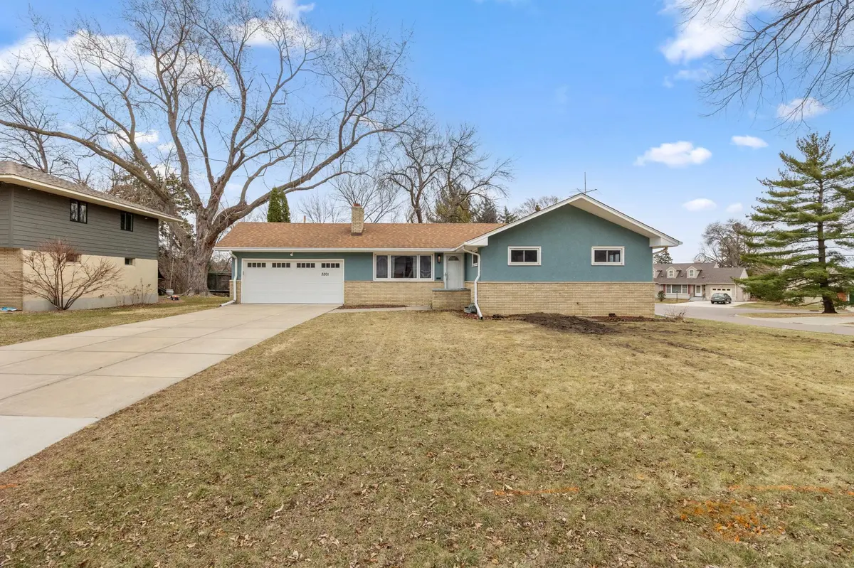 3201 Croft DR, Saint Anthony, MN 55418