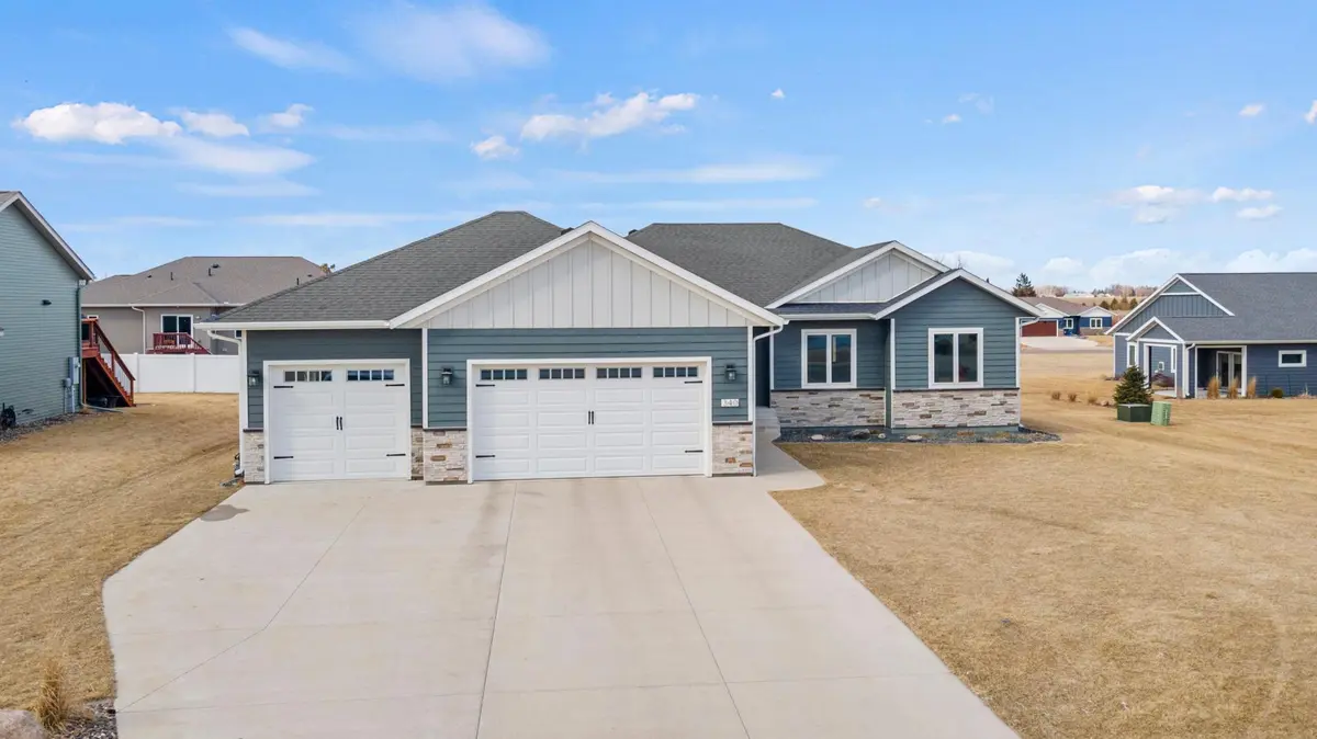 340 Hickory LN NE, Owatonna, MN 55060